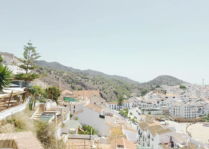 Las Pizarrillas: Tu Hogar En Este Blanco Pueblo
