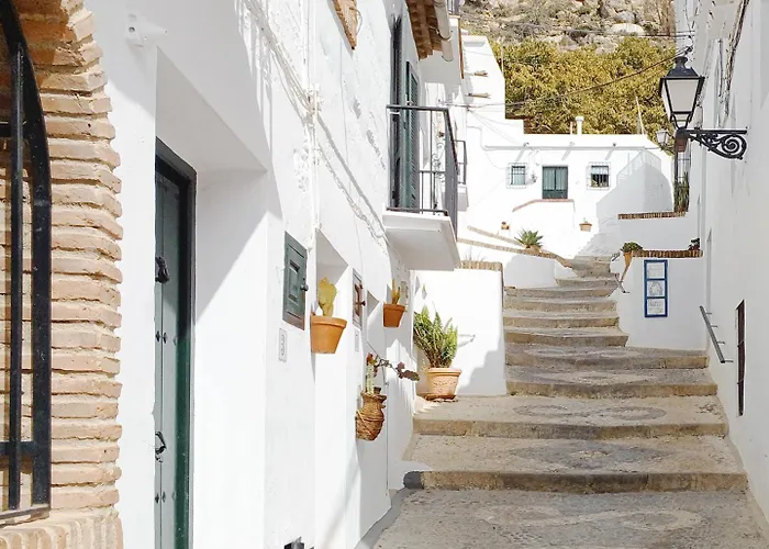 Las Pizarrillas: Tu Hogar En Este Blanco Pueblo